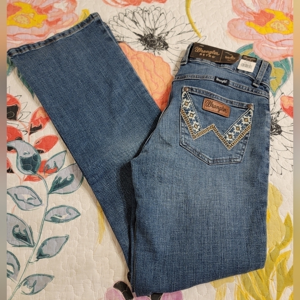 NWT Wrangler Retro Ladies Sadie Boot Cut Jean - Picture 2 of 8